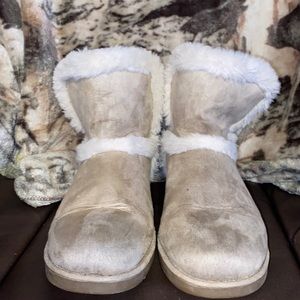 Color: Tan  Size: 8  Brand: Pacifica